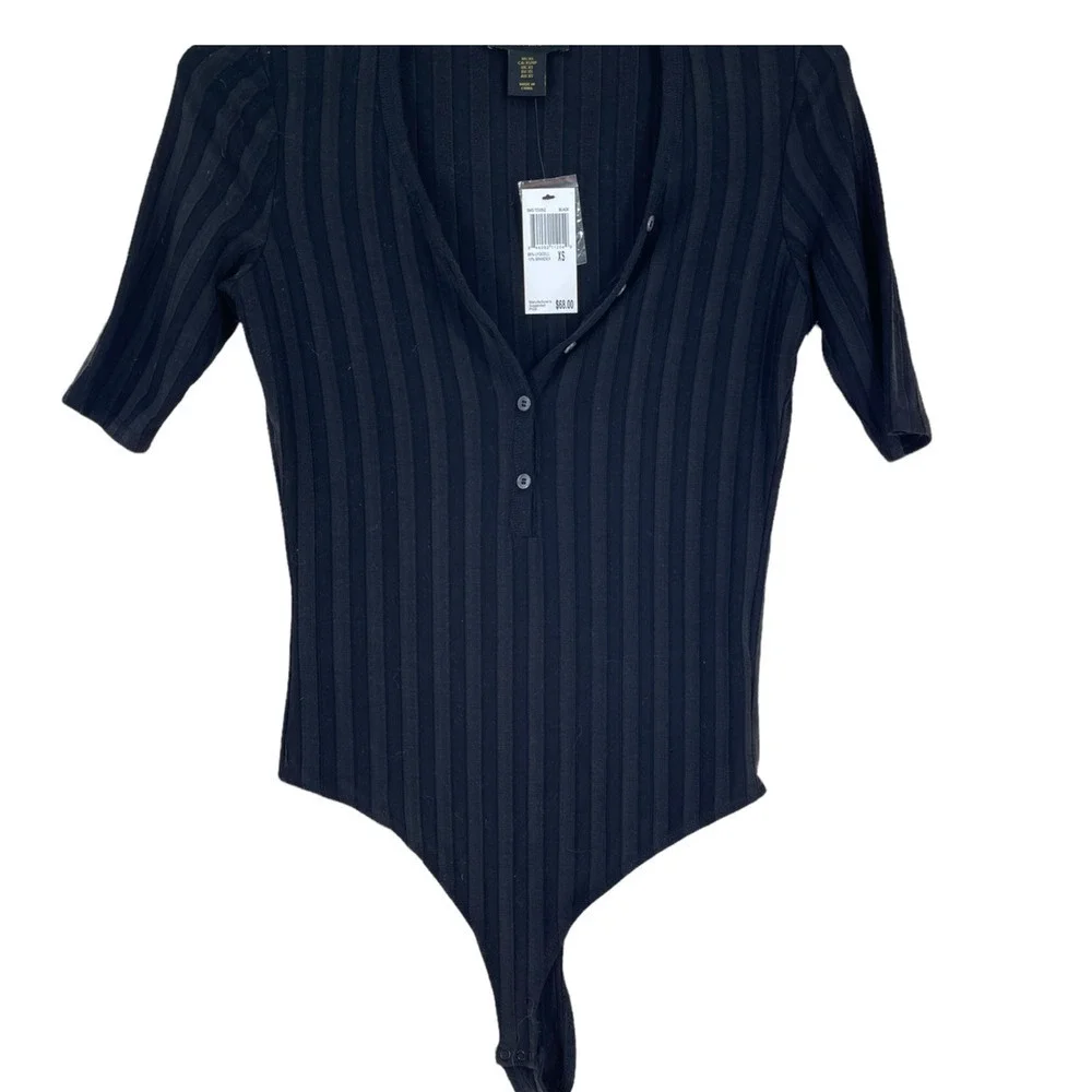 NWT HOUSE OF HARLOW BLACK RIB KNIT SHORT SLEEVE BUTTON BODYSUIT - Picture 2 of 5